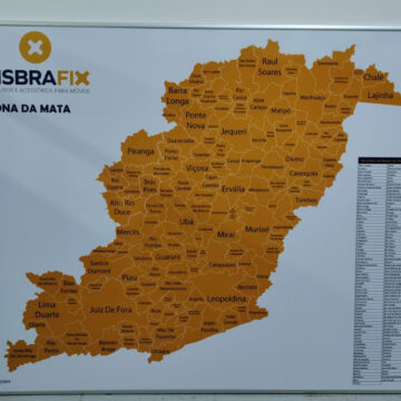 mapa cor laranja da região da zona da mata de minas gerais, com divisão de cidades, lista de cidades e logotipo