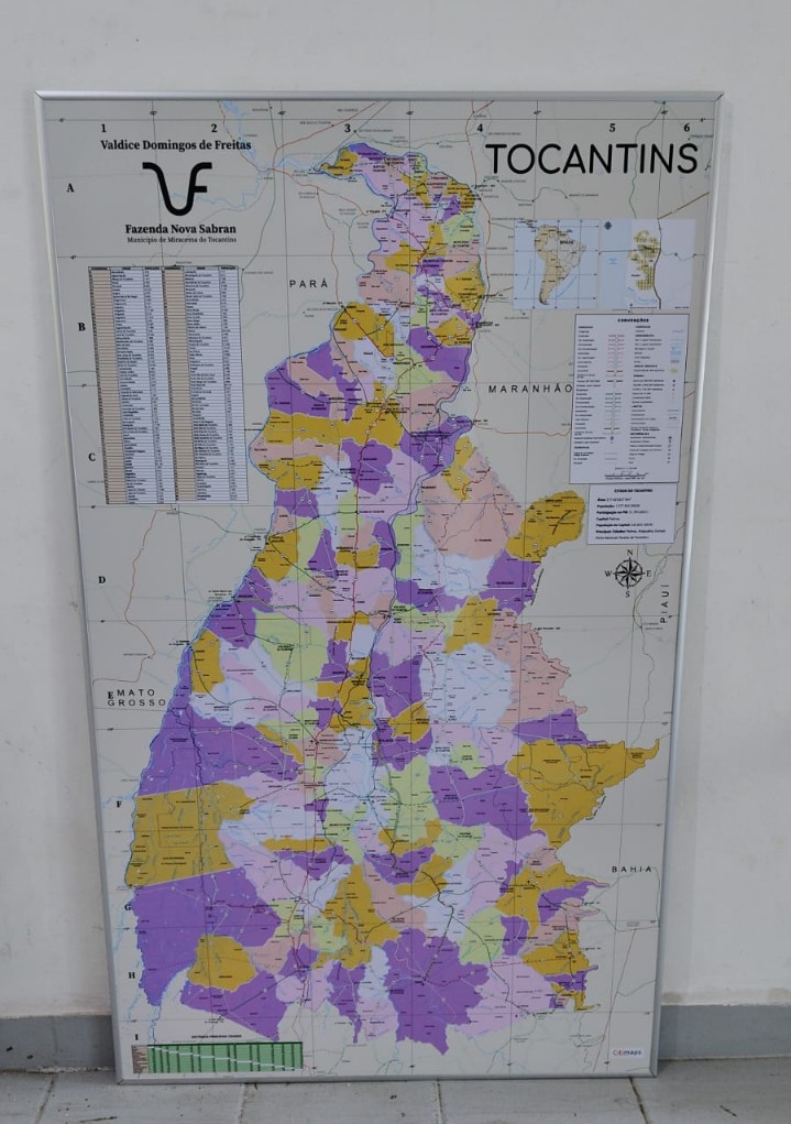 mapa do tocantins com municípios coloridos com azul, roxo e laranja, rodovias, lista de cidades por população